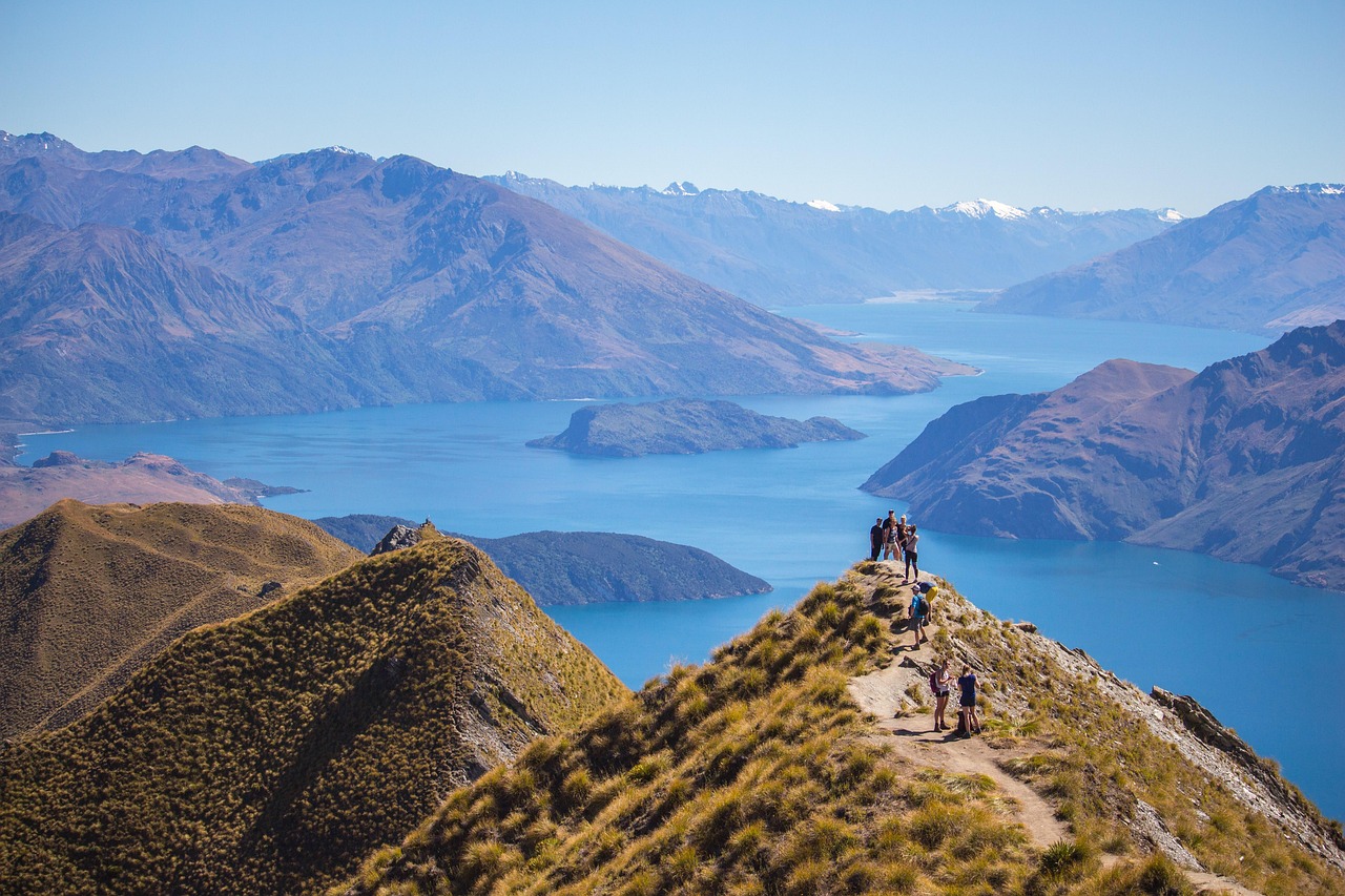 roys peak, wanaka, lake, mountains, tourists, hikers, hiking, peak, alpine, new zealand, south island, nature, scenery,