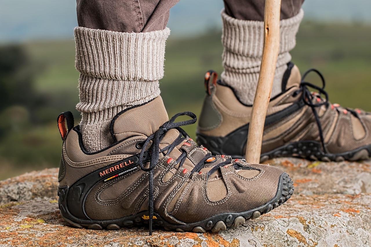 shoes, hiking, walking, footwear, outdoor, sport, fitness, activity, training, exercise, jogging, leisure, wellness, jog