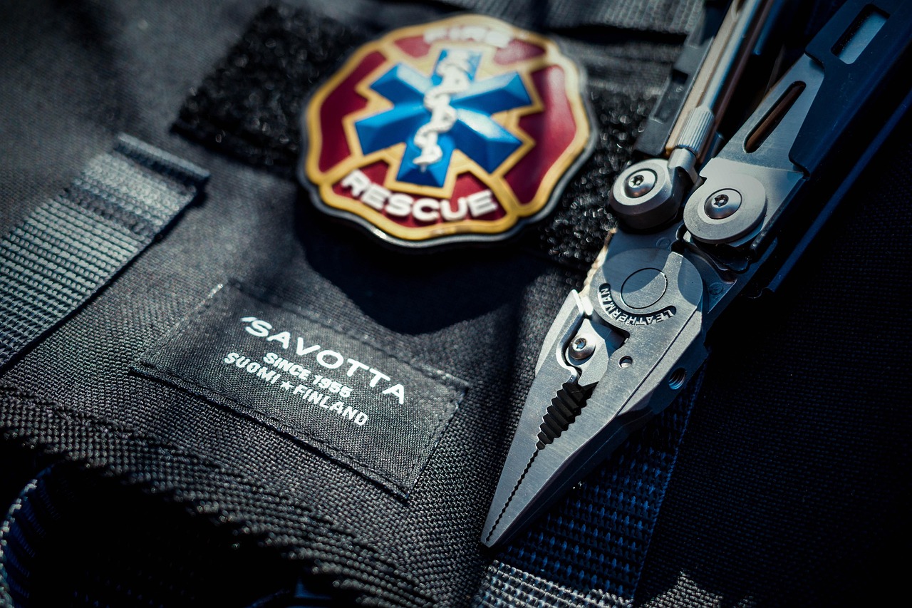 multi-tool, paramedic, fireman, rescue, equipment, tool, multitool, paramedic, paramedic, paramedic, paramedic, paramedi