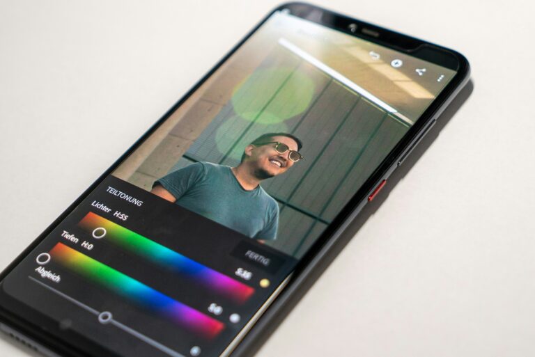 7 Best Mobile Photo Editing Apps for Travel (Compared)